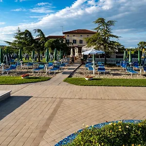 https://hotel-villa-sara.hotelslidodijesolo.com